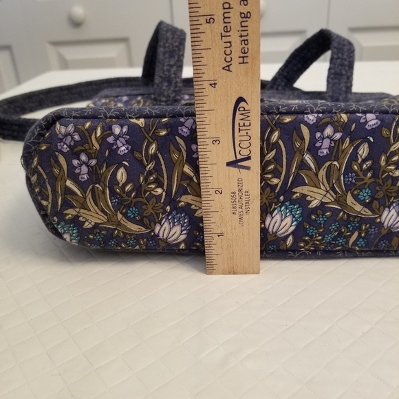 Blue Floral Quilted Purse 2 Small Pockets Outside Organizer Inside 10 X 10 X 3.5 - Picture 7 of 9